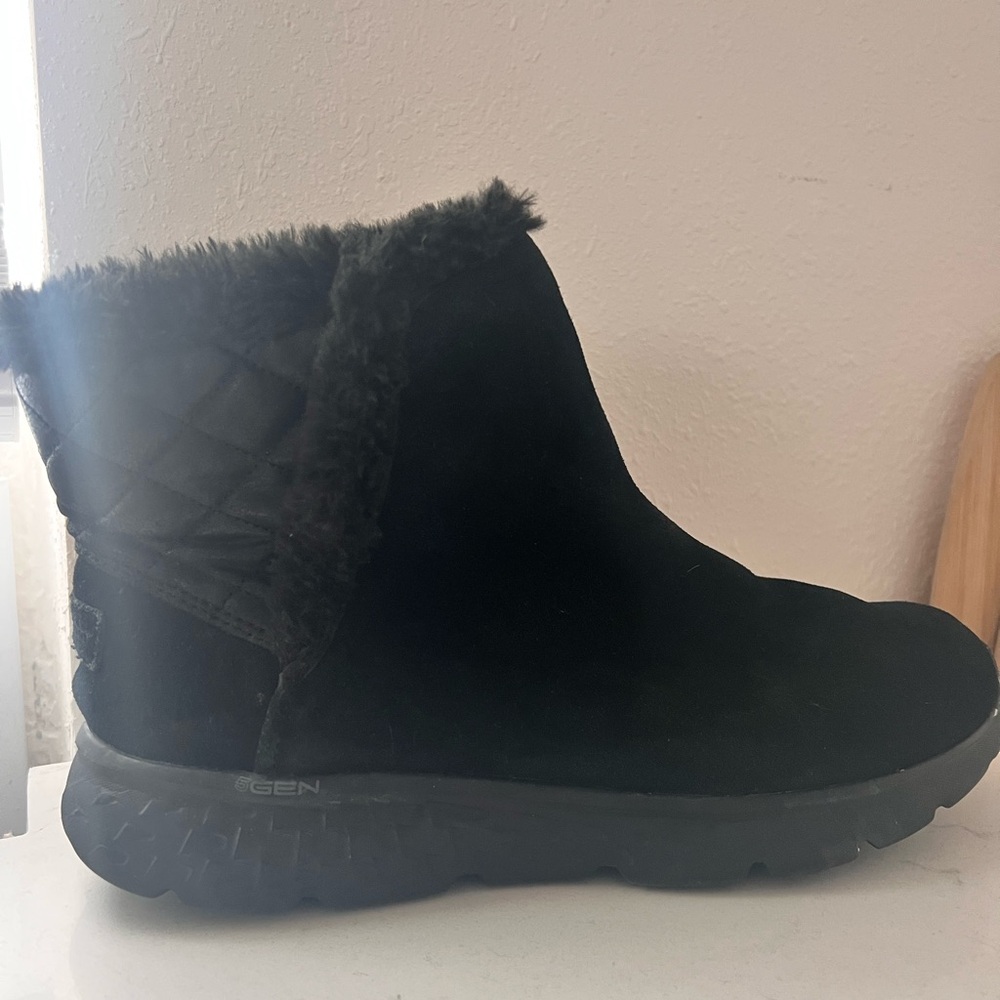 Skechers Women's Black Fur-Lined Ankle Boots used size 10 - Picture 3 of 10